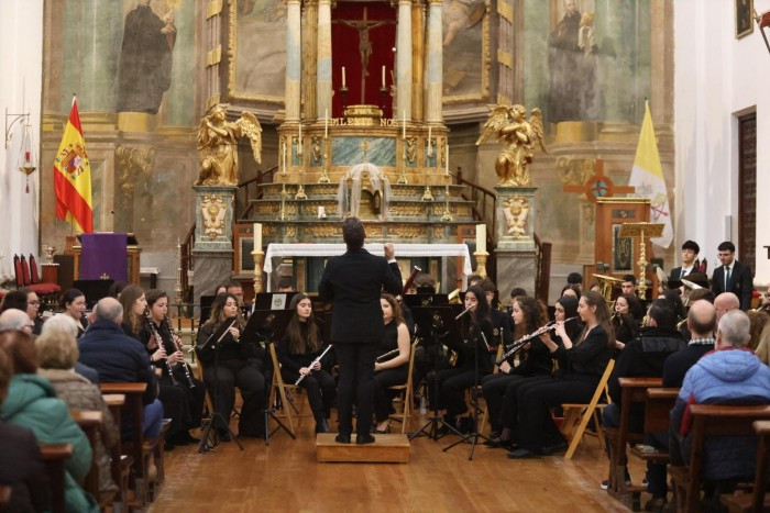 Éxito de público y emoción en el concierto de la Unión Musical Santa Cecilia de Dosbarrios en el Certamen de Bandas de Música de la Provincia