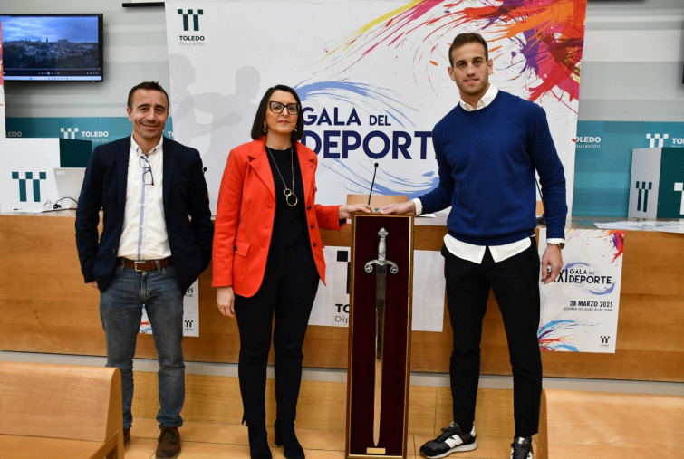 Javier Alberola, árbitro de Primera División, recibe el Premio Diputación de Toledo en la XXXI Gala del Deporte