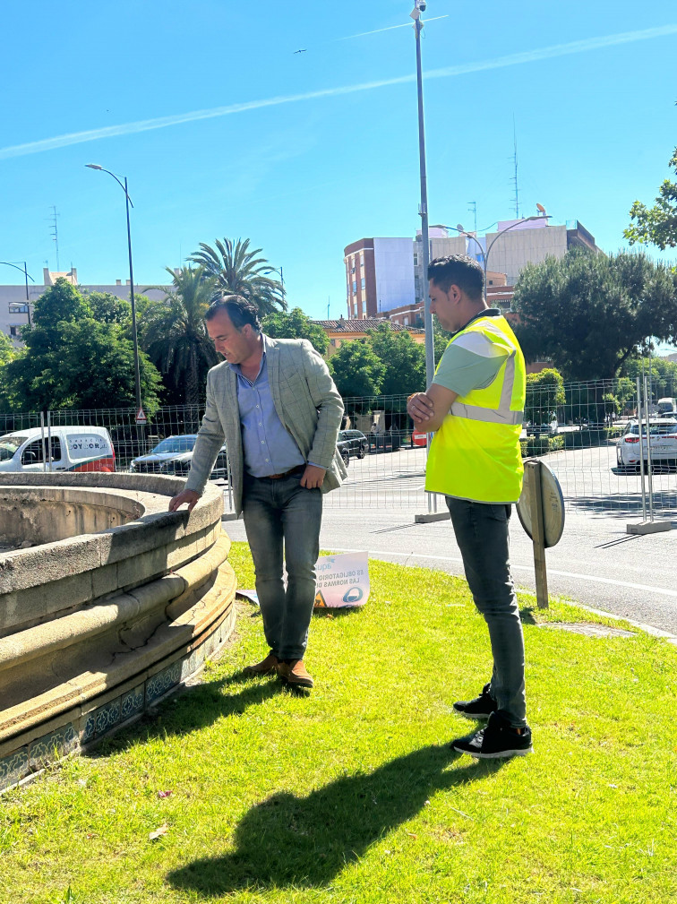 Comienzan los trabajos de restauración en la fuente de la Plaza España y de La Alameda