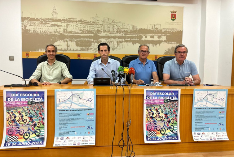 Talavera celebra el 'Día Escolar de la Bicicleta' a favor de la AECC