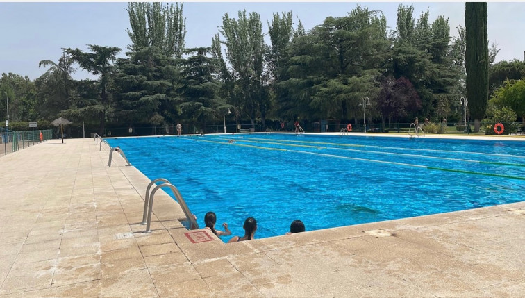 Dos socorristas salvan la vida a una joven en la piscina municipal de Patrocinio